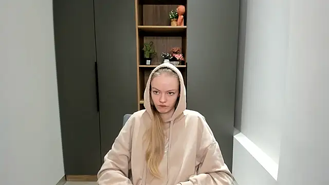 Snapshot of ElaneComiso chatting on 11-15-25, 05:38 ElaneComiso online show from 11-15-25, 05:38