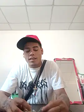 Snapshot of alienbich chatting on 11-12-25, 05:02 alienbich online show from 11-12-25, 05:02