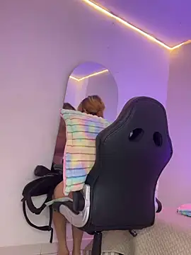 NinaSakura Eup online show from 12-14-25, 11:37