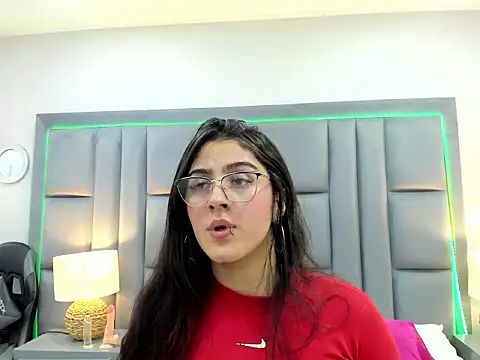 LuisaFranco online show from 11-30-25, 04:16