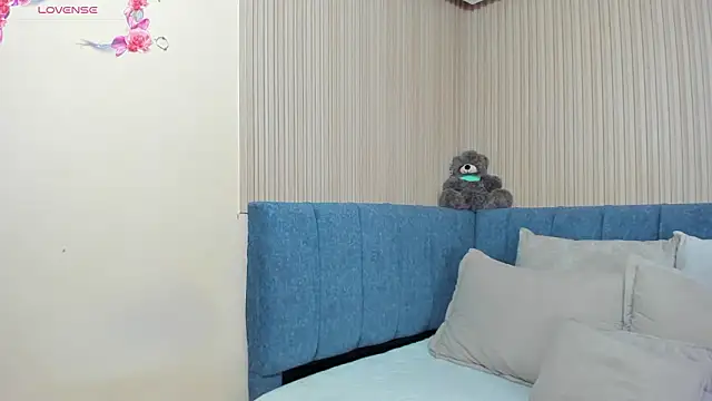 Snapshot of Dulce_emi chatting on 02-14-26, 12:24 Dulce emi online show from 02-14-26, 12:24