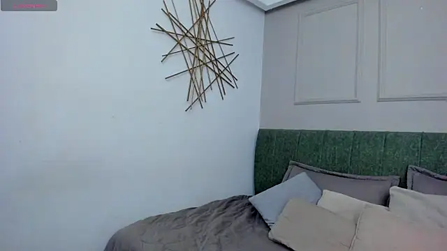 Snapshot of Dulce_emi chatting on 02-15-26, 12:14 Dulce emi online show from 02-15-26, 12:14