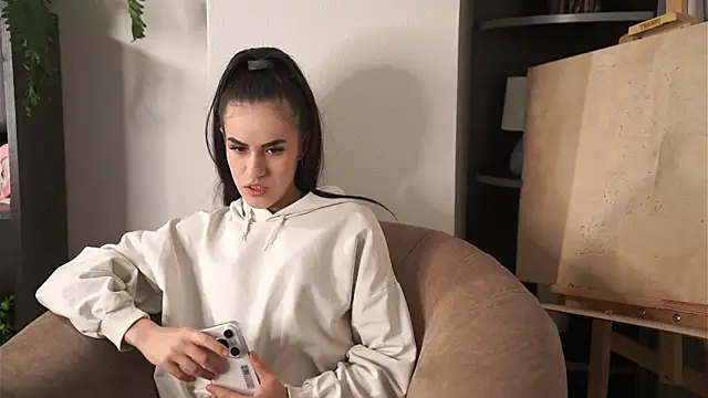 Snapshot of AngelWegge chatting on 11-18-25, 04:39 AngelWegge online show from 11-18-25, 04:39