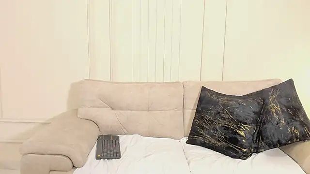 Naomi Lynn online show from 12-04-25, 07:55