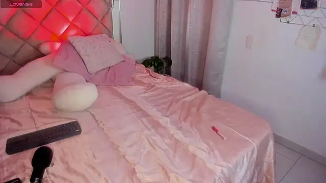 Snapshot of Sweettpepper25 chatting on 11-25-25, 11:16 Sweettpepper25 online show from 11-25-25, 11:16