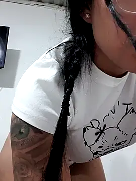 julianlondo111 online show from 11-22-25, 01:15