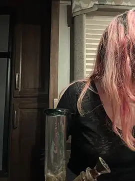 needlefaceUwU online show from 11-13-25, 07:29