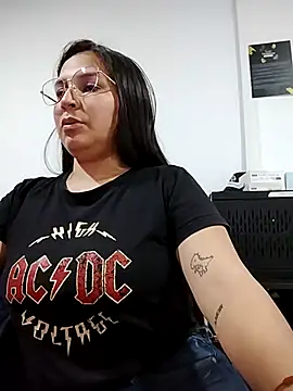 Snapshot of OliviaMartinez2 chatting on 11-21-25, 11:36 OliviaMartinez2 online show from 11-21-25, 11:36