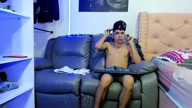 Snapshot of alejoSteele chatting on 11-23-25, 12:10 alejoSteele online show from 11-23-25, 12:10