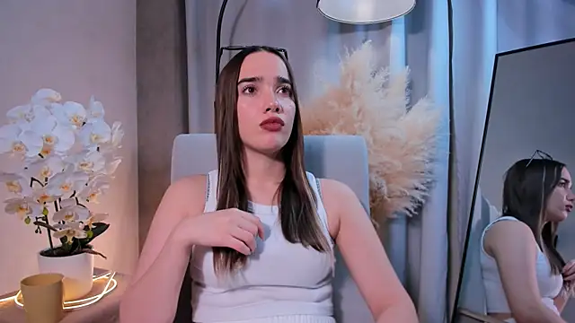 Snapshot of NoraBuffa chatting on 11-20-25, 04:29 NoraBuffa online show from 11-20-25, 04:29