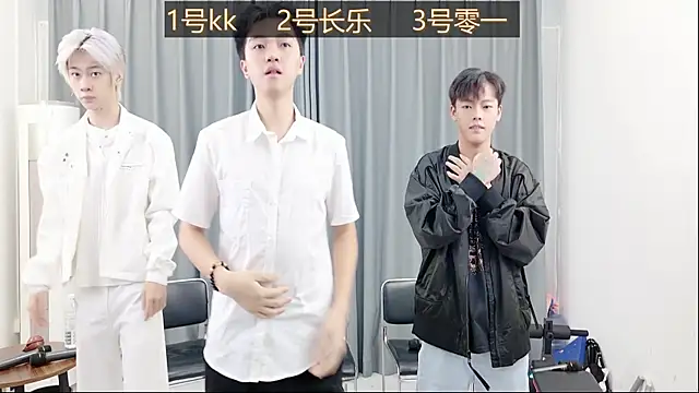 Snapshot of QYBOYS_003 chatting on 11-17-25, 04:29 QYBOYS 003 online show from 11-17-25, 04:29