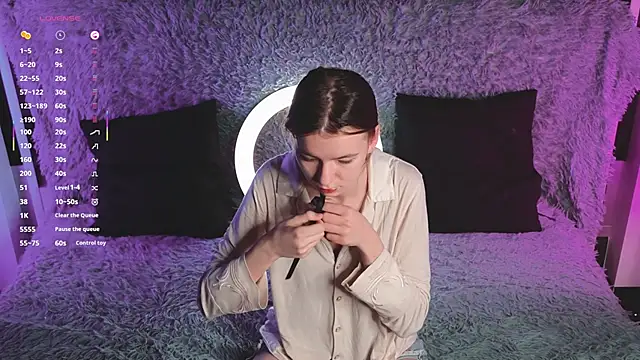 RochelCozzi online show from 12-14-25, 04:34