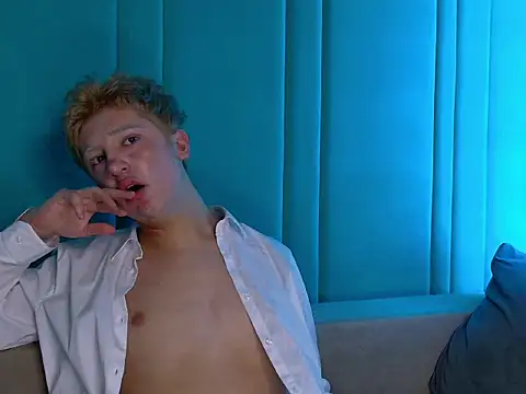 Snapshot of LucasFinister chatting on 11-17-25, 06:24 LucasFinister online show from 11-17-25, 06:24