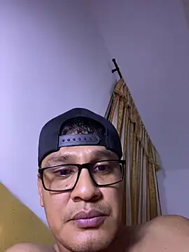 Snapshot of juanlopjl chatting on 11-23-25, 01:38 juanlopjl online show from 11-23-25, 01:38