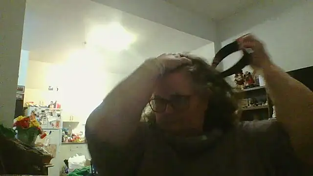 Snapshot of TiguhguhrsRose chatting on 11-18-25, 03:23 TiguhguhrsRose online show from 11-18-25, 03:23