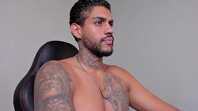 LuigiVitale 1 online show from 12-01-25, 02:11