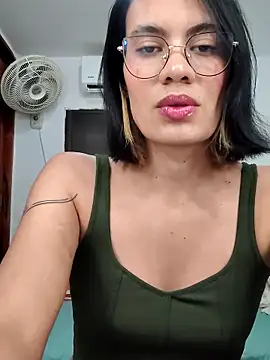 Mia saaenz online show from 11-17-25, 10:37