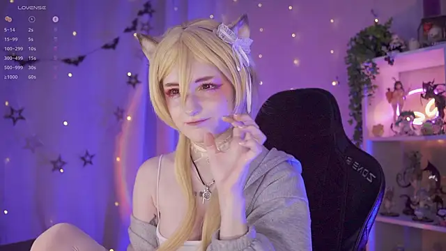 Snapshot of vronnier chatting on 02-06-26, 02:42 vronnier online show from 02-06-26, 02:42