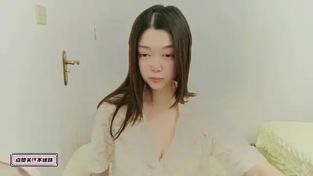 Snapshot of shawty233111 chatting on 11-15-25, 06:44 shawty233111 online show from 11-15-25, 06:44