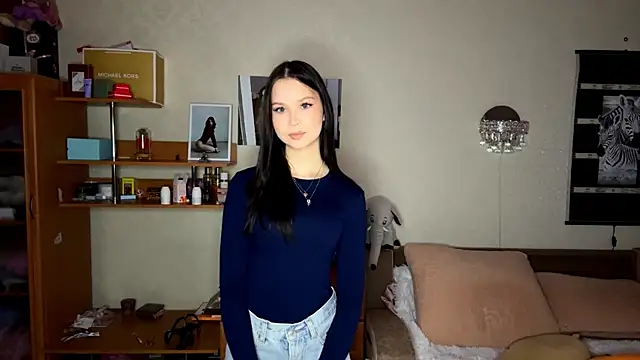 Snapshot of EmmaJonse chatting on 11-23-25, 12:43 EmmaJonse online show from 11-23-25, 12:43