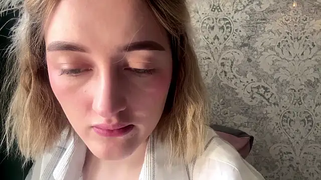 Emily lyy online show from 11-29-25, 09:23