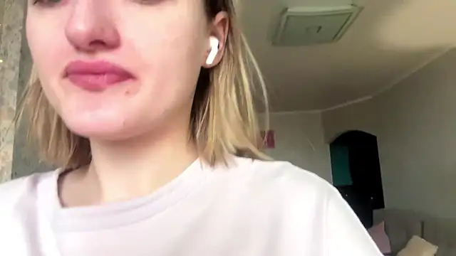 Emily lyy online show from 12-02-25, 09:25