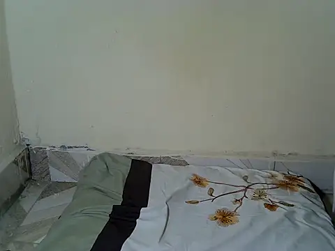 Snapshot of Bayanda62 chatting on 12-14-25, 08:20 Bayanda62 online show from 12-14-25, 08:20