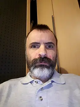 Snapshot of Artur50 chatting on 11-18-25, 07:07 Artur50 online show from 11-18-25, 07:07