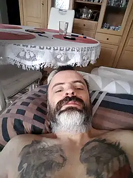 Snapshot of Artur50 chatting on 11-19-25, 07:52 Artur50 online show from 11-19-25, 07:52