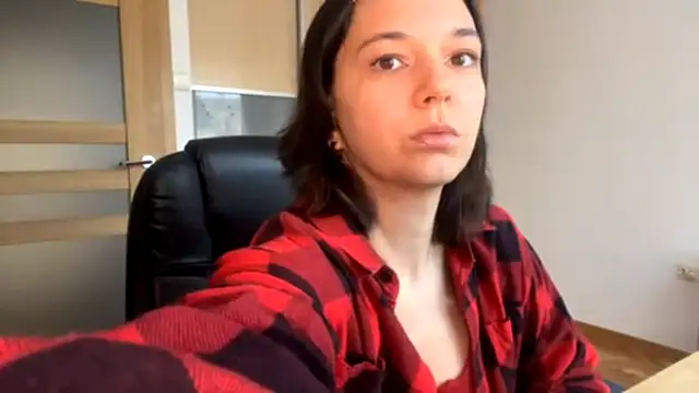 TreasaDolecki online show from 11-19-25, 10:59