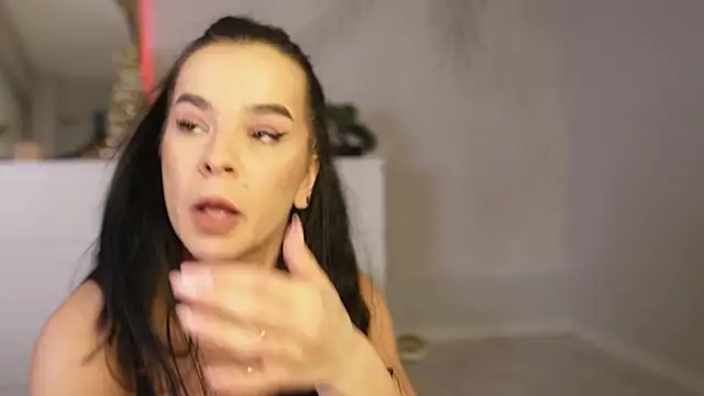 Miss Denisse online show from 12-13-25, 08:47