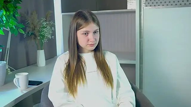 LesaFeldker online show from 11-20-25, 03:39