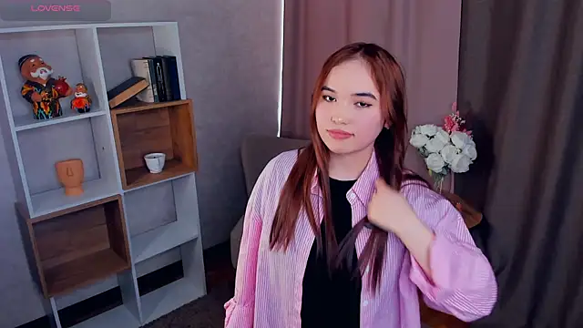 Snapshot of BetseyLaszlo chatting on 11-18-25, 07:35 BetseyLaszlo online show from 11-18-25, 07:35