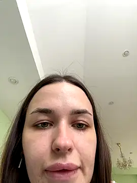 Snapshot of EmmyyMoore chatting on 11-17-25, 05:13 EmmyyMoore online show from 11-17-25, 05:13