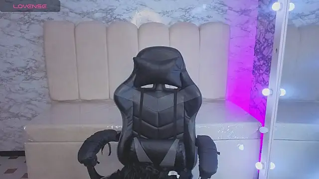 Snapshot of Maleja_v_ chatting on 11-20-25, 01:22 Maleja v online show from 11-20-25, 01:22