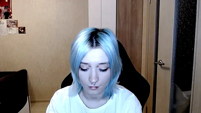 SophiaLur online show from 11-17-25, 03:51