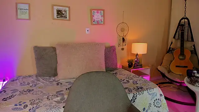 aghata jackson  online show from 11-18-25, 02:54