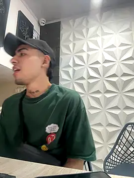 Snapshot of AROMERCURY chatting on 11-18-25, 03:05 AROMERCURY online show from 11-18-25, 03:05