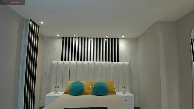 AmberFox1 online show from 12-21-25, 10:44