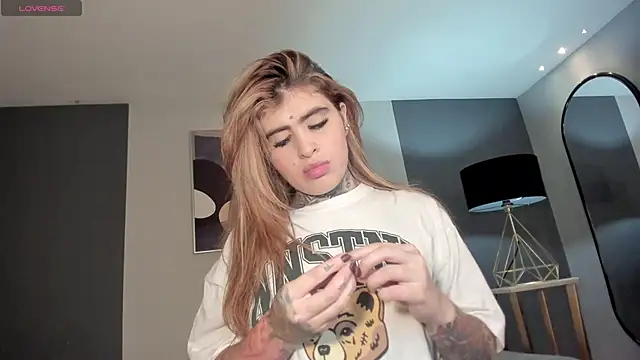 CarlaBrunni online show from 12-21-25, 11:17