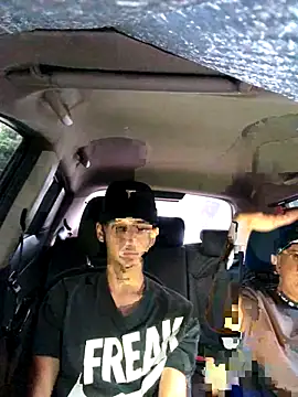 Snapshot of santiago24cmandmyfriend chatting on 11-20-25, 09:25 santiago24cmandmyfriend online show from 11-20-25, 09:25