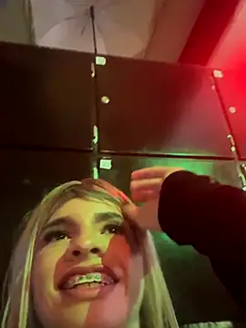 Snapshot of ValerySalasar chatting on 11-16-25, 05:46 ValerySalasar online show from 11-16-25, 05:46