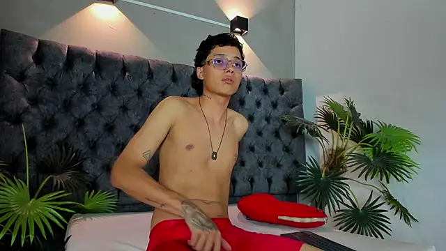 Snapshot of Dylan_kent chatting on 11-15-25, 08:27 Dylan kent online show from 11-15-25, 08:27