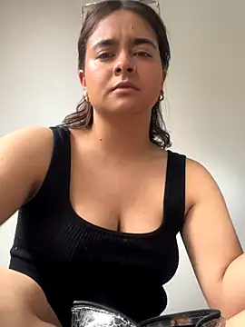 HANNAHBAKER00 online show from 11-15-25, 08:16