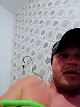 Snapshot of patraick chatting on 12-20-25, 12:18 patraick online show from 12-20-25, 12:18