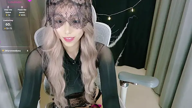 Lulu QAQ online show from 11-20-25, 04:07