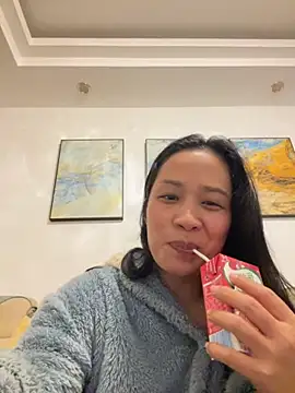 Snapshot of M-maury chatting on 11-24-25, 04:18 M-maury online show from 11-24-25, 04:18