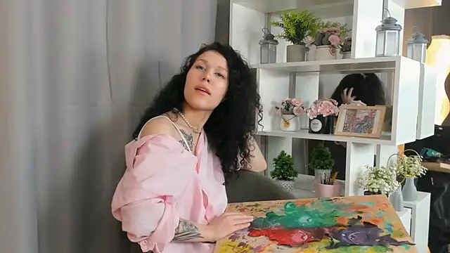 Snapshot of TerrieHerimann chatting on 11-18-25, 02:43 TerrieHerimann online show from 11-18-25, 02:43