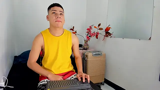 Lucastorrez01 online show from 01-07-26, 12:24