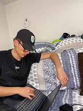 Boyfriend-Hot online show from 02-13-26, 03:57